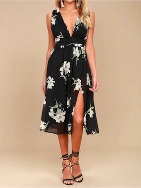 New! Lulu's Queen of Hearts Floral Print Midi Dress